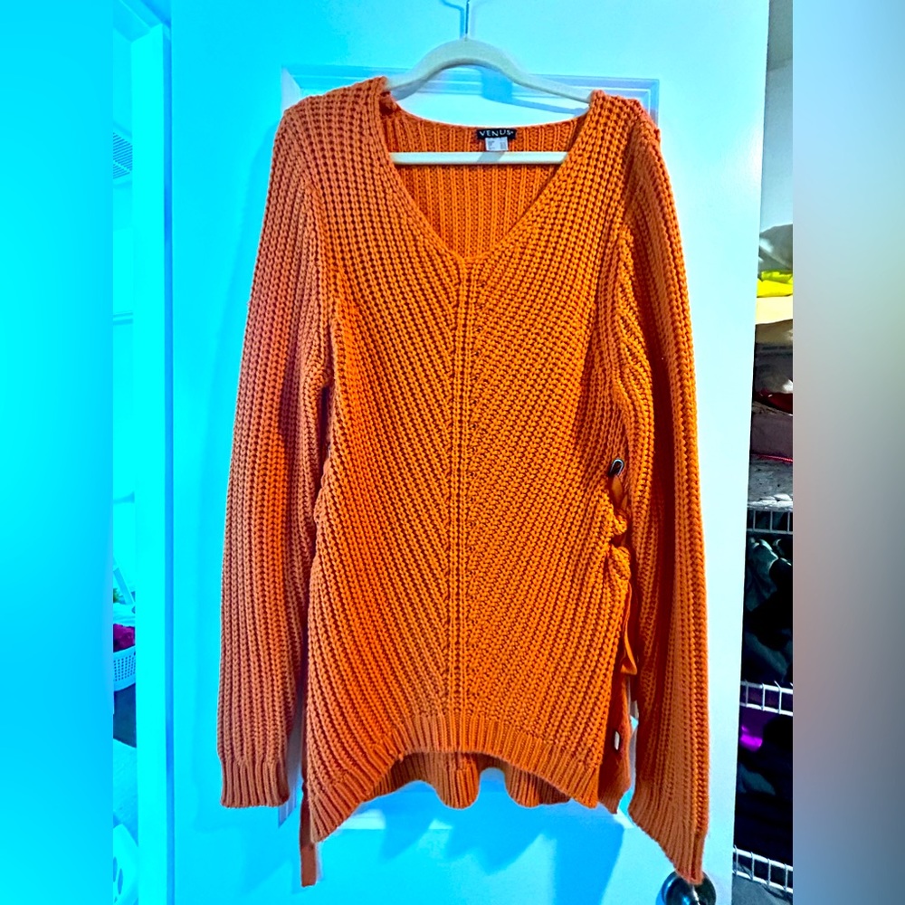 Venus sweater